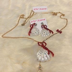 NWT Betsey Johnson CLAM SHELL RED BOW LONG PENDANT Necklace & Matching Earrings